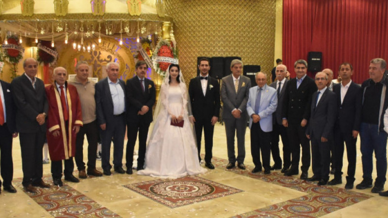 İŞ, SİYASET VE SANAT DÜNYASI AYNI DÜĞÜNDE BULUŞTU