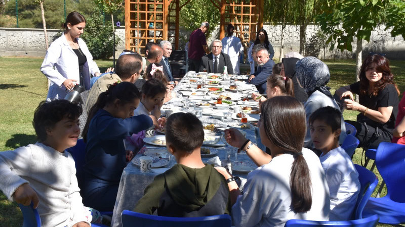 İl Müdürü Ciğer, “Aile Yılı” Etkinliğinde Özel Öğrenciler ve Aileleriyle Buluştu