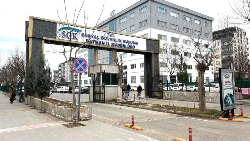 SGK’dan İşverenlere Uyarı: Maaşlar Banka Üzerinden Ödenmezse Ceza Kapıda