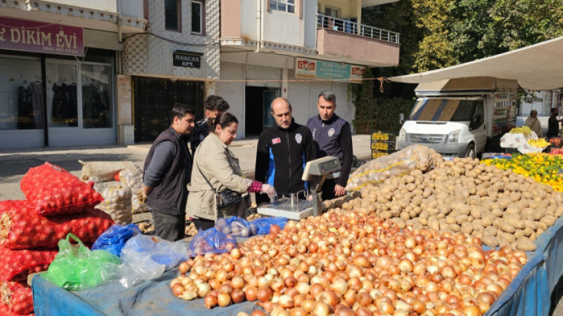 Seyyar Semt Pazarlarında Terazi ve Ölçü Denetimleri Sürüyor
