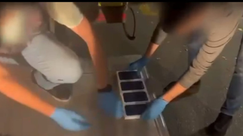 UYGULAMADA DURDURULAN ARAÇTAN 55 KAÇAK İPHONE ÇIKTI