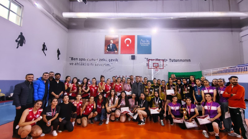 BATMAN’DA VOLEYBOLUN ZİRVESİ SPOR LİSESİ’NİN