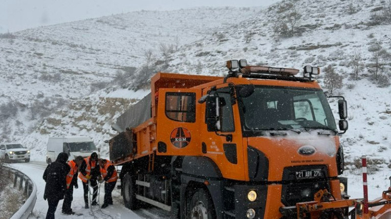 Batman’da kar engeline karşı aralıksız mücadele