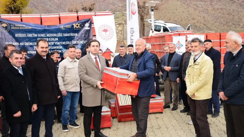 SASON’DA ÜRETİCİLERE BAL KOVANI DESTEĞİ