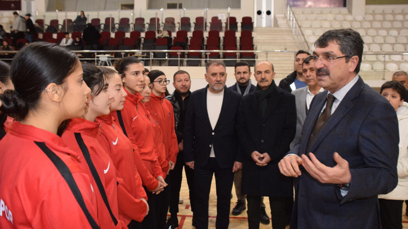 ŞAMPİYON SPORCULARA TEBRİK ZİYARETİ