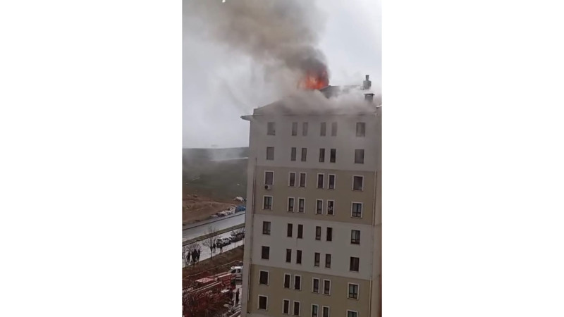 EMEKLİ TOKİ’DE ÇATI YANGINI