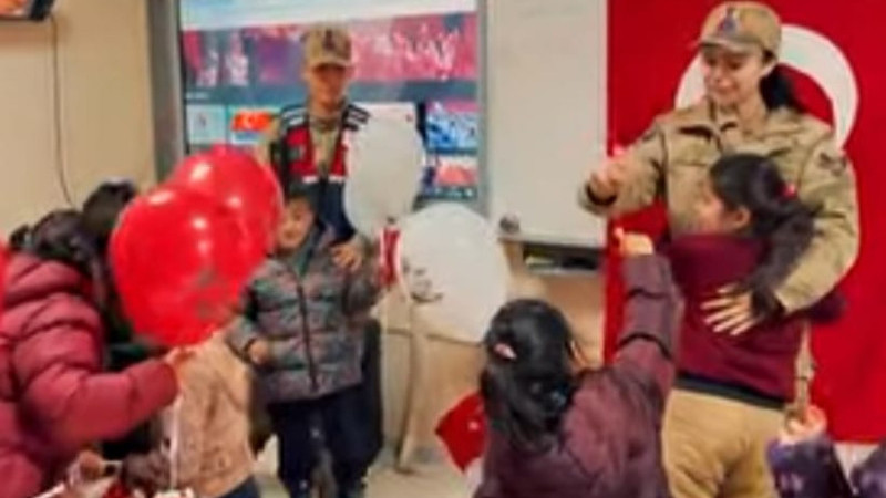 JANDARMADAN ÖĞRENCİLERE MORAL ZİYARETİ