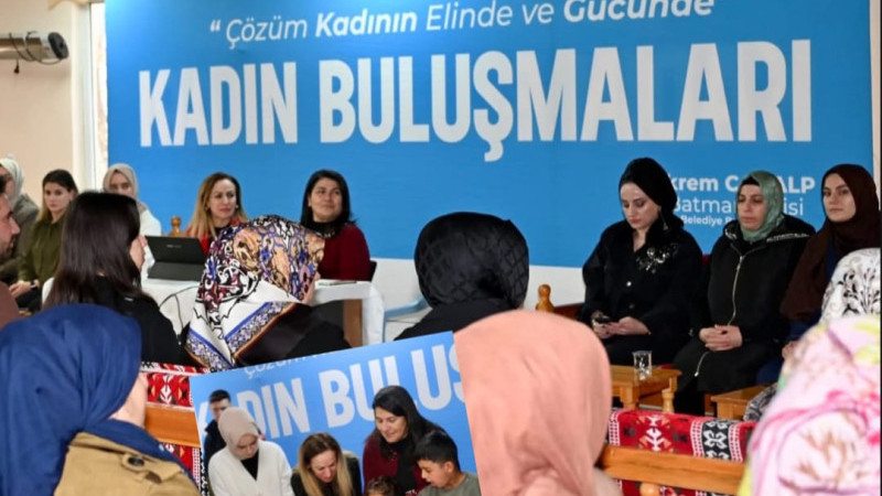KADINLARA DESTEK ÇALIŞMALARI MAHALLEDE ELE ALINDI