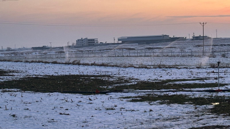 KARLA KAPLI TARLADA KAÇAK ELEKTRİKLE SULAMA TESPİT EDİLDİ