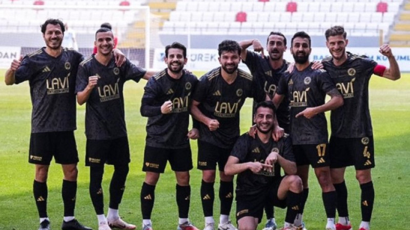 PETROLSPOR DURDURULAMIYOR : ŞAMPİYONLUK YOLUNDA KARAMAN’DA 6 GOL, 3 PUAN!