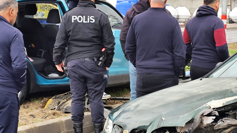 KESİNTİ KAZAYA YOL AÇTI : 2 YARALI