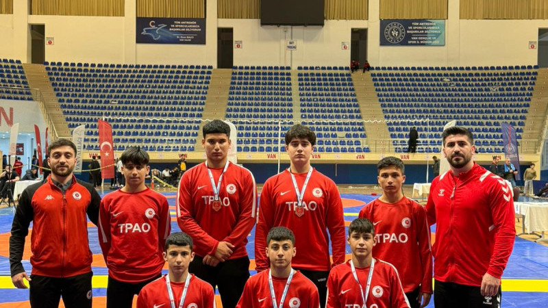 PETROLSPOR GÜREŞÇİLERİ VAN’DA 5 MADALYA KAZANDI