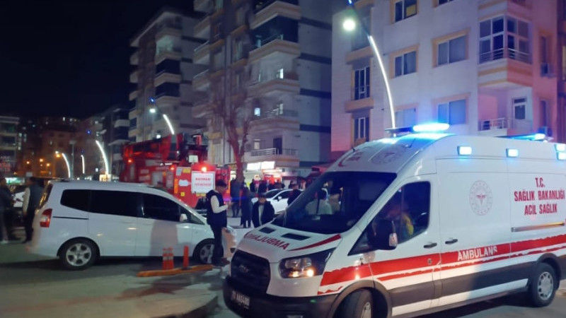 7 KATLI BİNADA KORKUTAN YANGIN