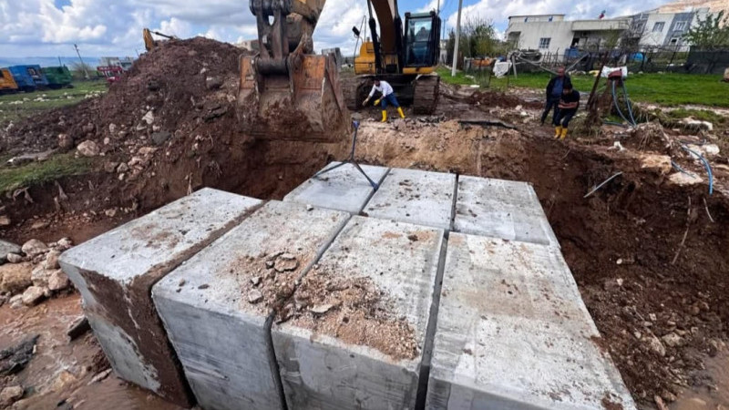 BEŞPINAR'DA YOL YENİDEN ULAŞIMA AÇILDI