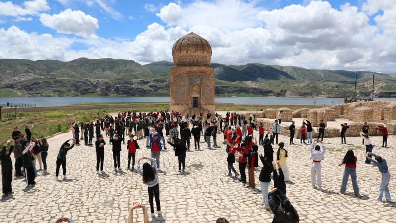 Tarihin Gölgesinde Sağlıklı Yaşam Yürüyüşü