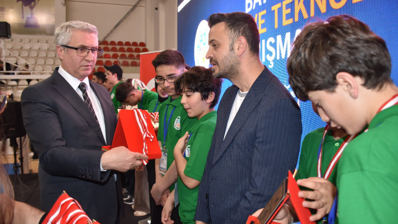 Yedi-İki Robotik ve Teknoloji Festivali’nde ödüller sahiplerini buldu