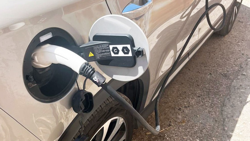 KAÇAK ELEKTRİKLE ARAÇ ŞARZ ETTİ