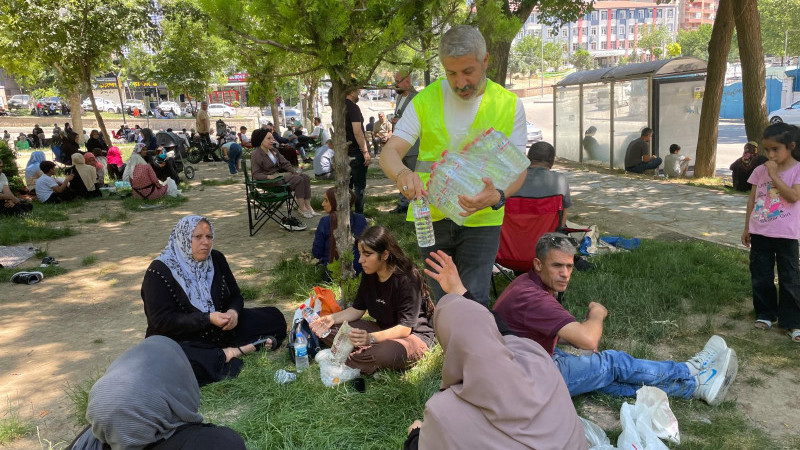 MHP TEŞKİLATI SINAV MERKEZLERİNDEYDİ