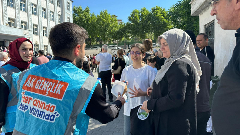 “SINAVA 5 KALA AK GENÇLİK BATMAN YANINDA”
