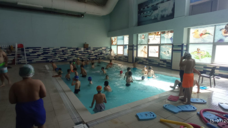 YAZ SPOR OKULLARINDA YÜZME HEYECANI