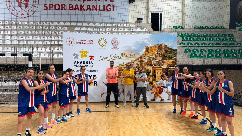 SULTANLAR YARI FİNALDE
