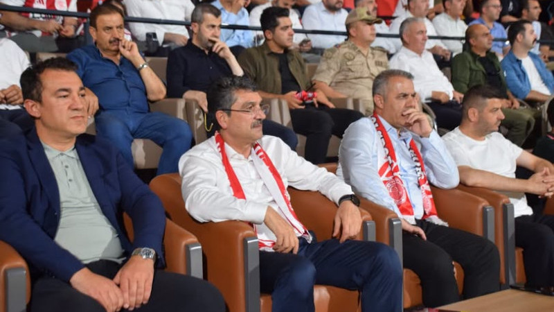 Nasıroğlu, “Futbolcularımızı ve teknik ekibimizi kutluyorum”