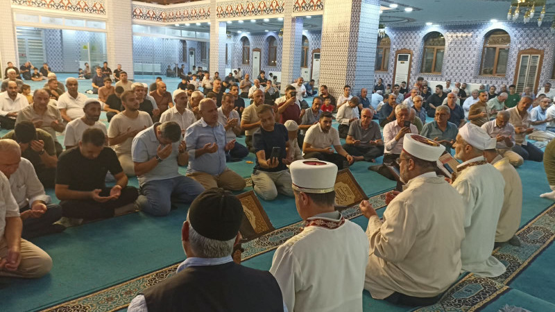 MEVLİD-İ NEBİ GECESİ DUALARLA İDRAK EDİLDİ