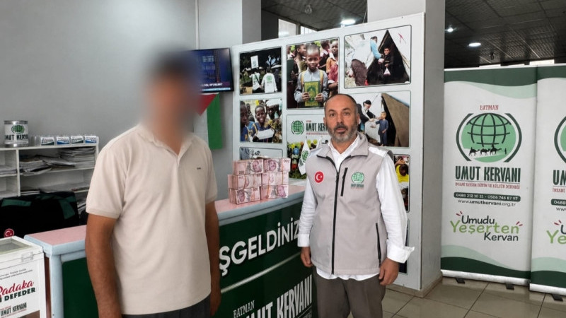 HAC PARASINI GAZZEYE BAĞIŞLADI