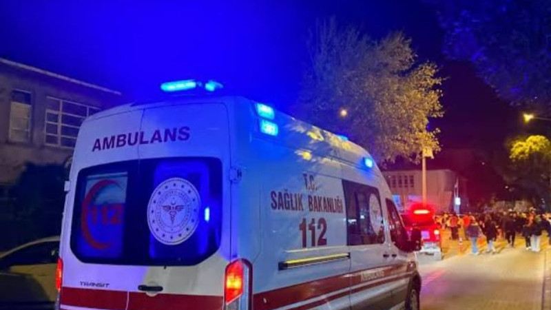 PARKTA BIÇAKLI KAVGA : 1 YARALI