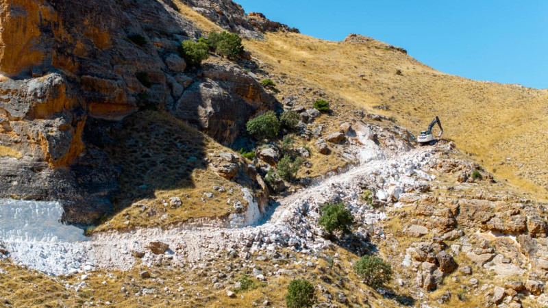 ÇARDAKLI KÖYÜNDE 6 KİLOMETRELİK YOL ÇALIŞMASI
