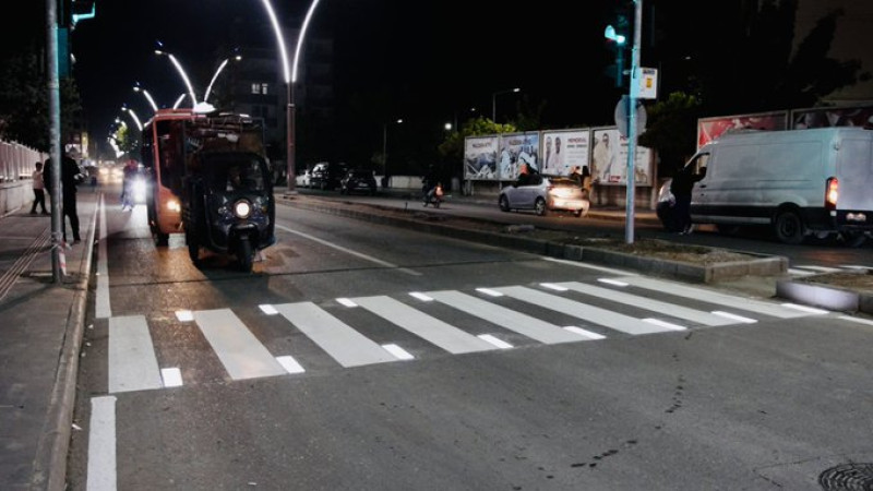 52 YAYA GEÇİDİ LED IŞIKLARLA GÜVENLİ HALE GETİRİLDİ