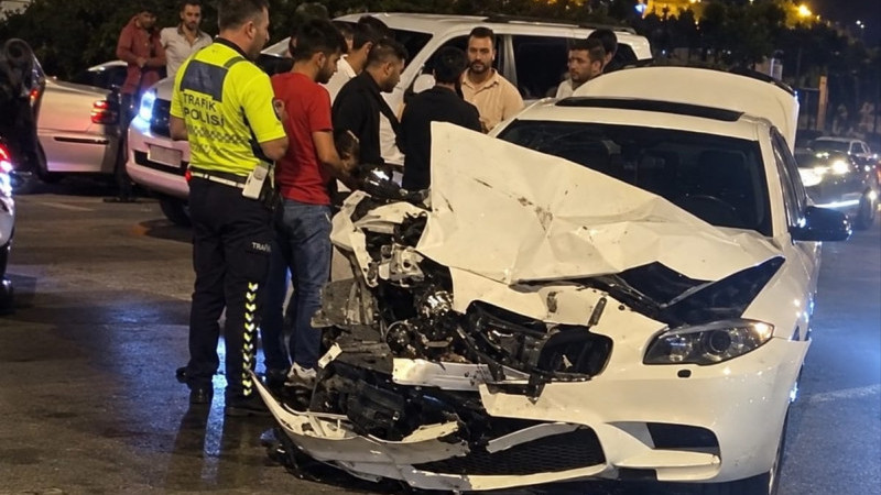 İKİ AYRI KAZA : 2 YARALI
