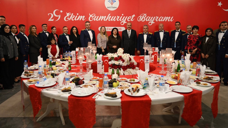 CUMHURİYET BAYRAMI COŞKUSU KABUL TÖRENİYLE TAÇLANDI