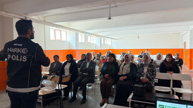 AK PARTİ'DEN 5 İLÇEDE BAĞIMLILIK EĞİTİMİ