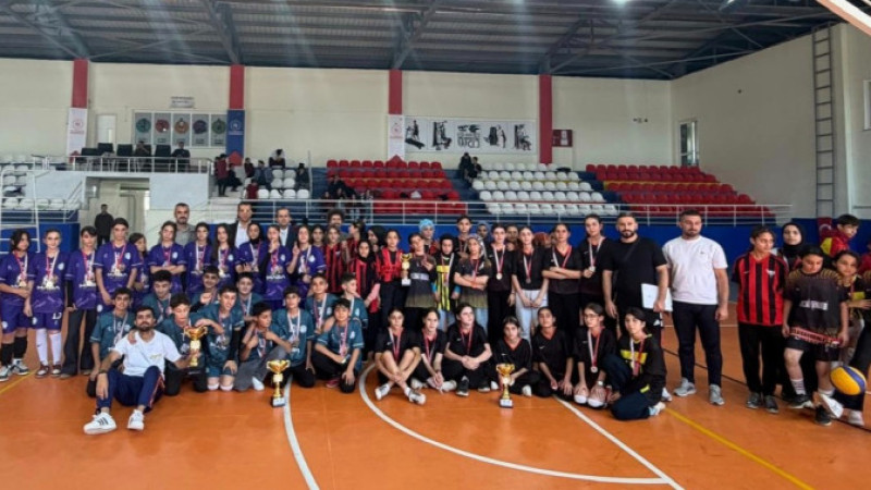 SASON’DA VOLEYBOL TURNUVASI SONA ERDİ